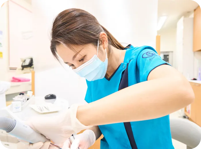 最新の医療機器を備えた診療スペース