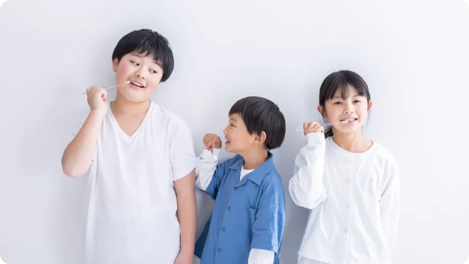 学校健診に参加する歯科医師